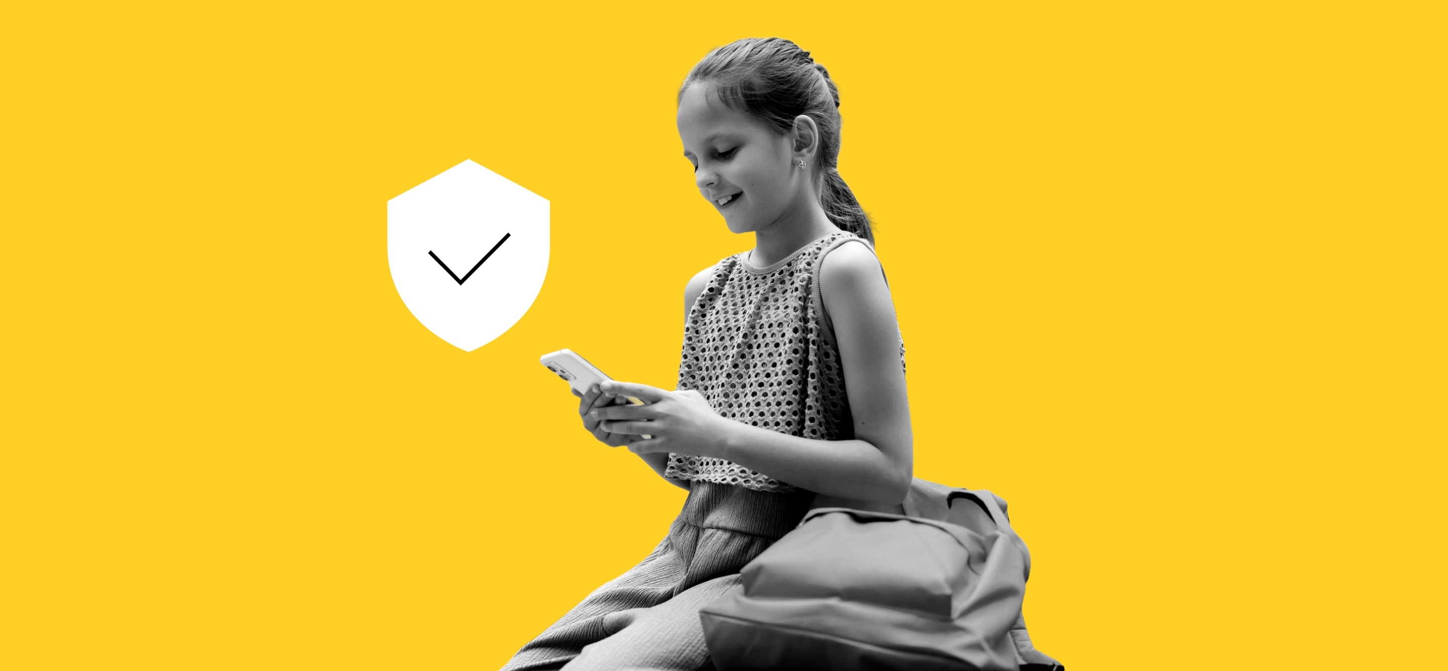 Meitene ar telefonu rokās, blakus balts vairogs ar atzīmi, kas simbolizē drošību.