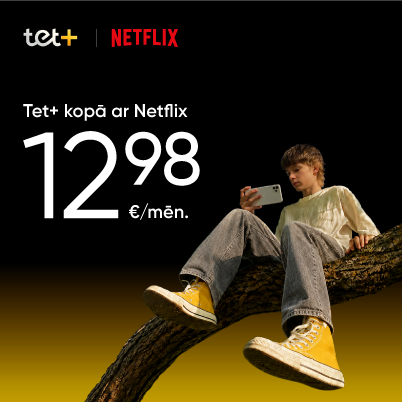 Tet+ un Netflix piedāvājums kopā ar HBO Max par 12,98 €/mēn.; jaunietis sēž kokā un skatās telefonā.