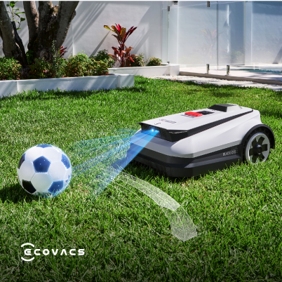 Robota zāles pļāvējs ar futola bumbu