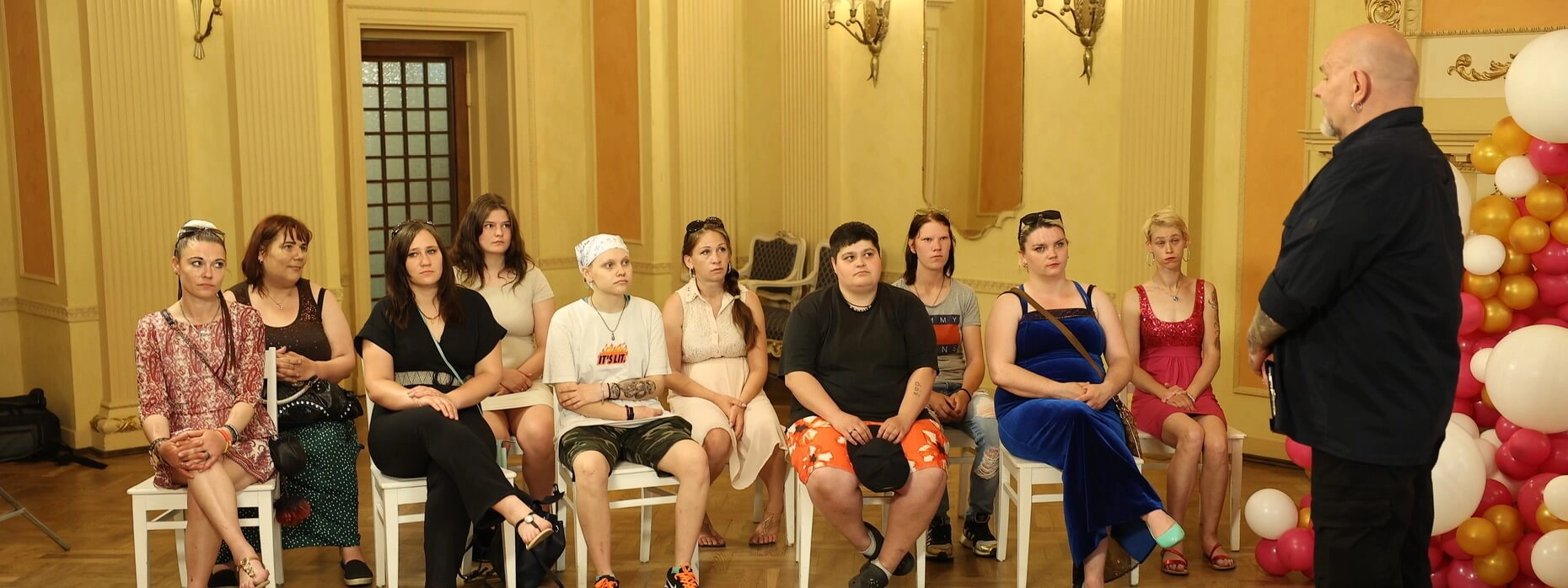 Ar vērienu aizvadīta sociālā projekta “Caur ērkšķiem uz...” jaunās sezonas filmēšanas atklāšana