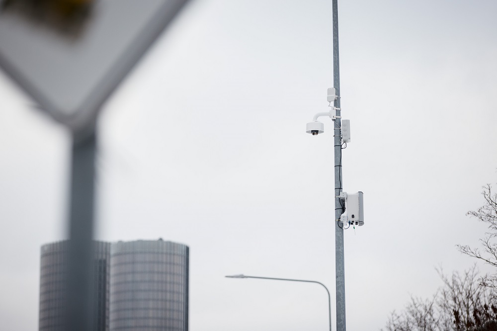 Tet testē datu pārraides bezvada savienojumu ar optikas ātrumu viedās pilsētas risinājumu atbalstam Ķīpsalā