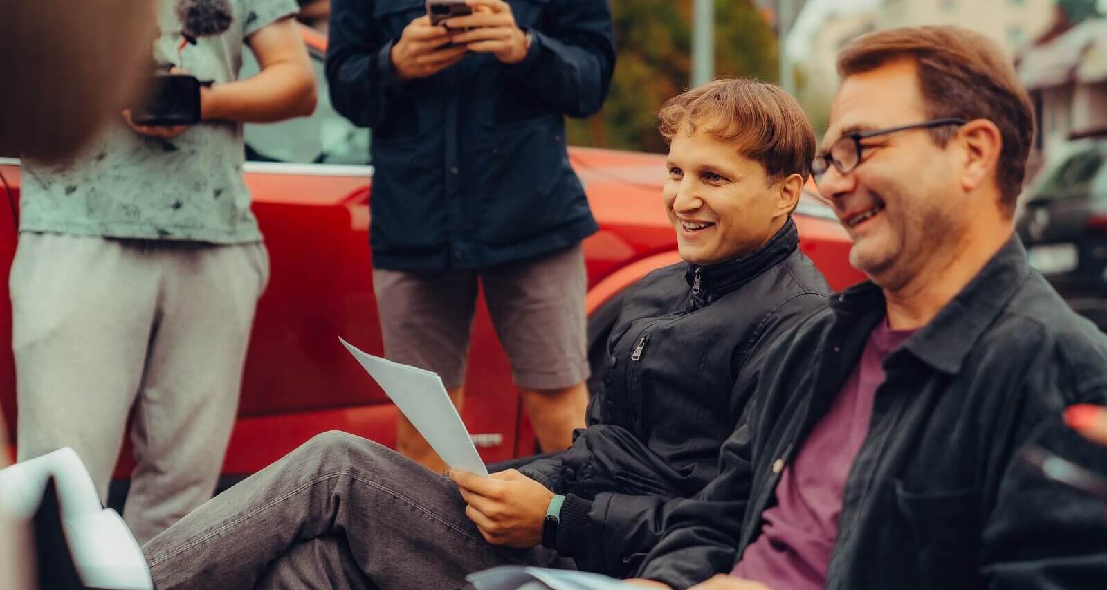 Seriāla "Nelūgtie viesi" filmēšanas aizkadrs