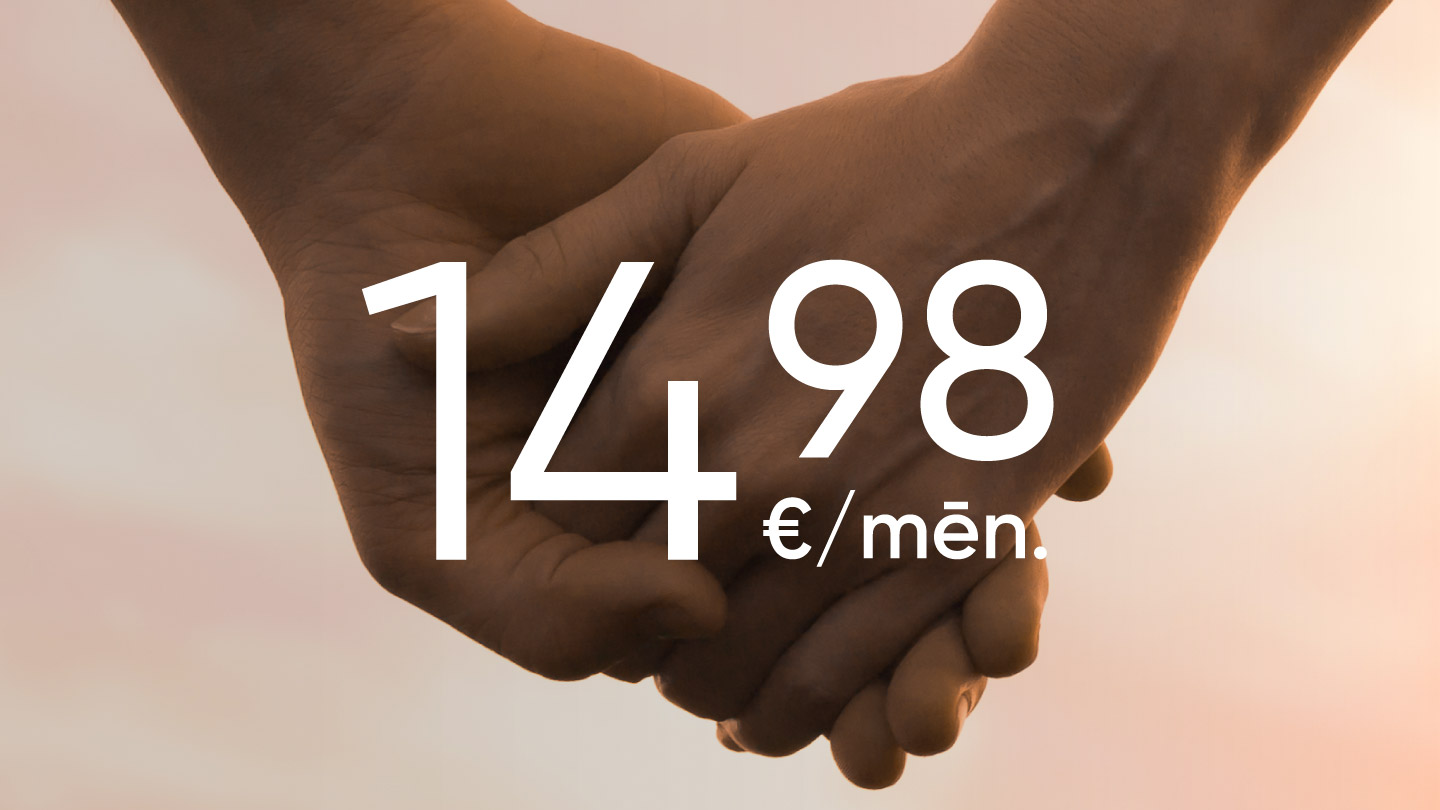 Divas rokas cieši sadevušās, fonā maigi saulrieta toņi. Lieliem burtiem uzraksts: 14,98 €/mēn.