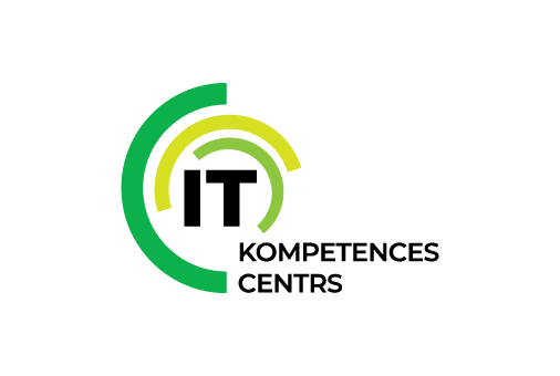 IT Kompetences Centra logotips - stilizēts burts C ar zaļām un dzeltenām līnijām ap melniem burtiem IT, zem kuriem ir raksts Kompetences Centrs