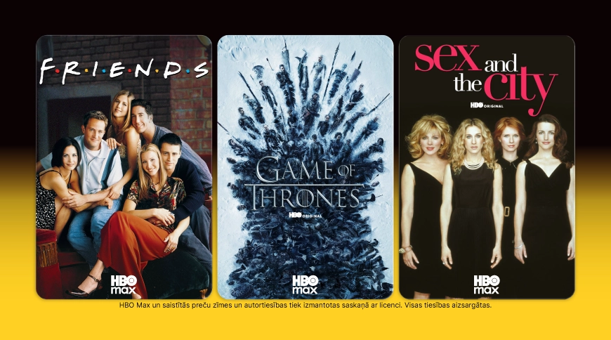 HBO Max seriālu reklāma uz melni‑dzeltena fona ar trim plakātiem — Friends, Game of Thrones un Sex and the City; katra plakāta apakšā HBO Max logotips un virsraksti, apakšējā daļā ievietots juridisks teksts par autortiesībām.