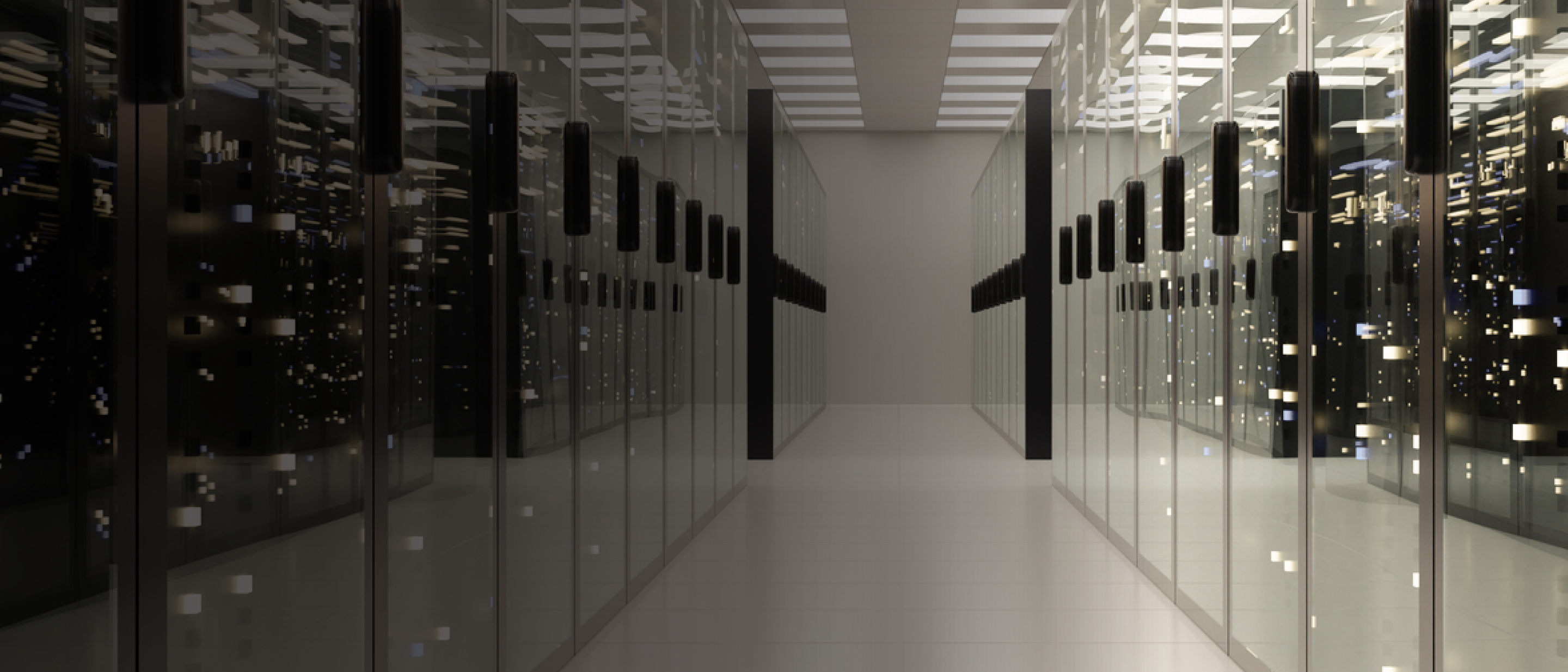 Mūsdienīgs datu centra koridors ar serveru skapjiem