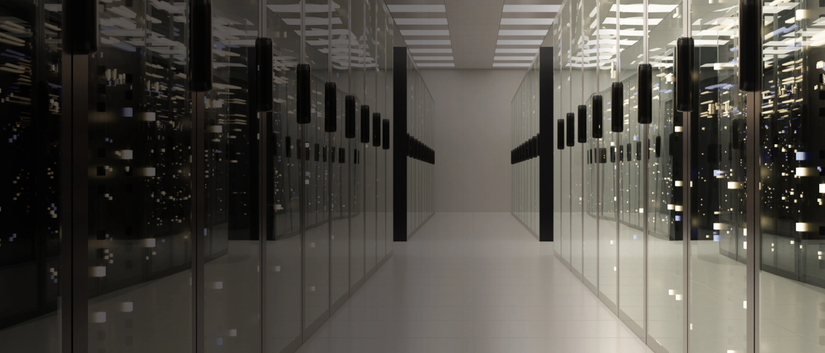 Mūsdienīgs datu centra koridors ar serveru skapjiem